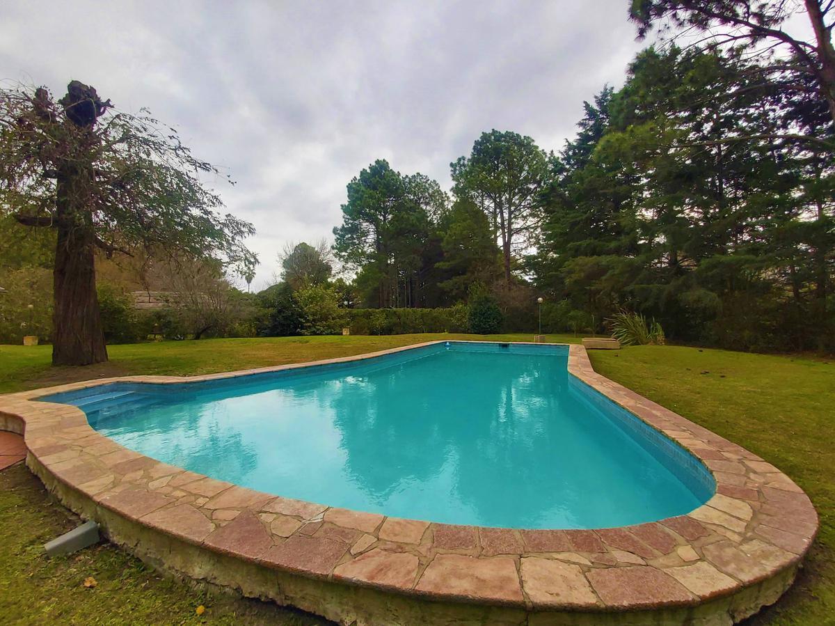 Foto de Hermosa propiedad con 3.000 m2 de lote en Barrio Parque Exaltación, imagen 2