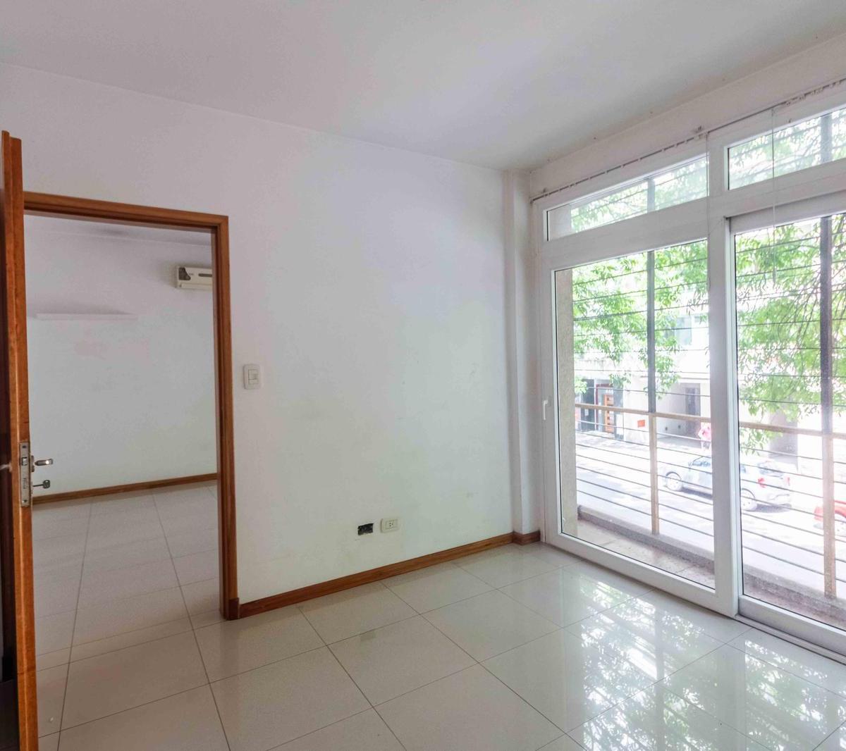 1 dormitorio en venta en Caballito. Plaza Irlanda. Edificio de 10 años. Cochera.