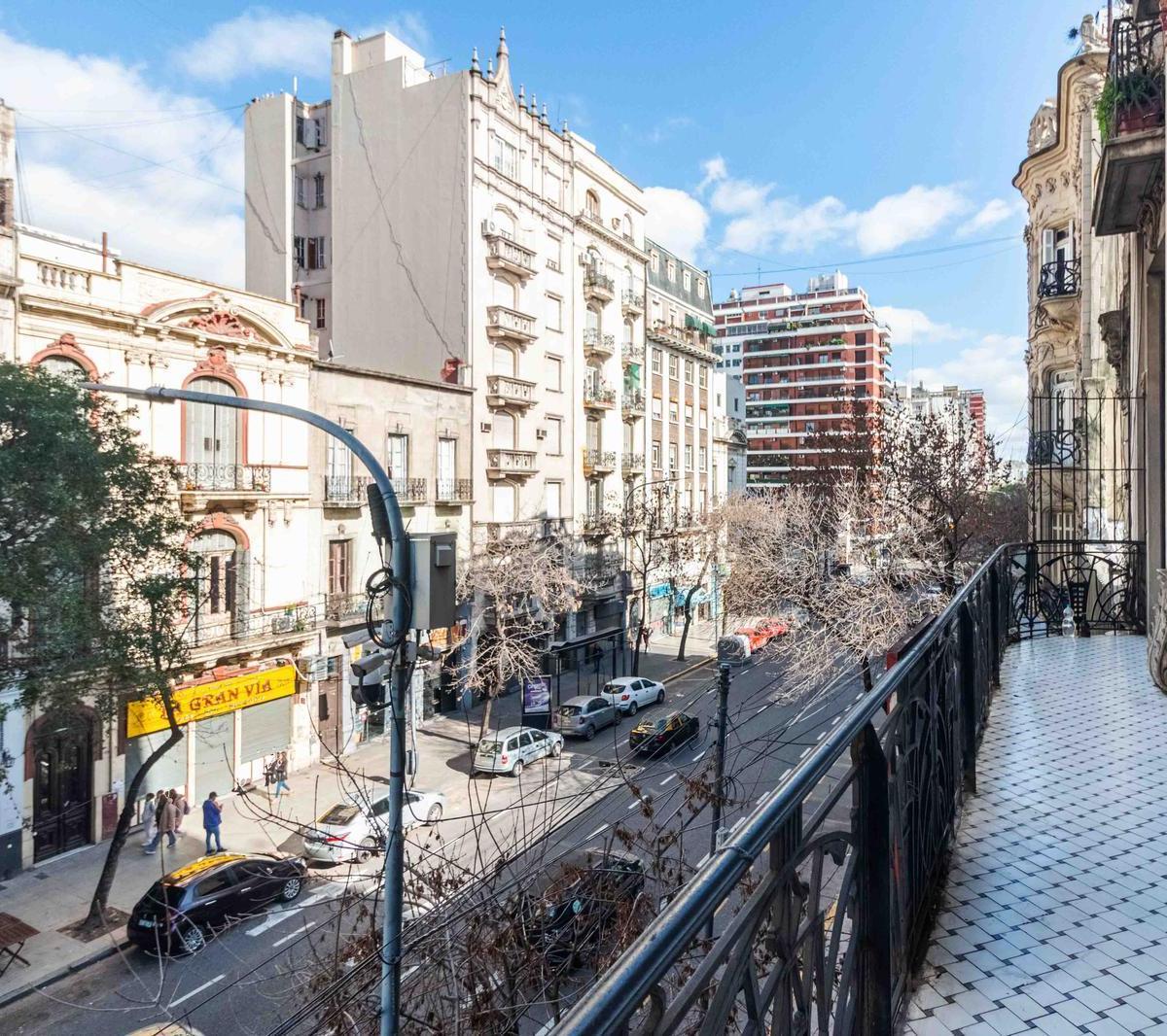 4 Dorm. en Edificio de Estilo con Detalles de Catagoría en Congreso 5