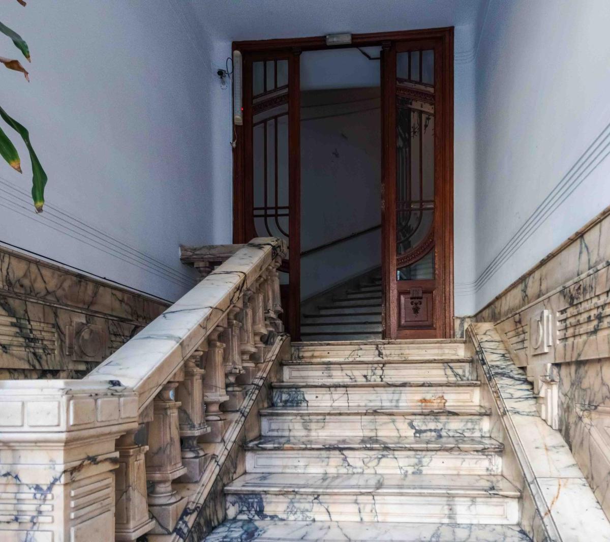 4 Dorm. en Edificio de Estilo con Detalles de Catagoría en Monserrat 5