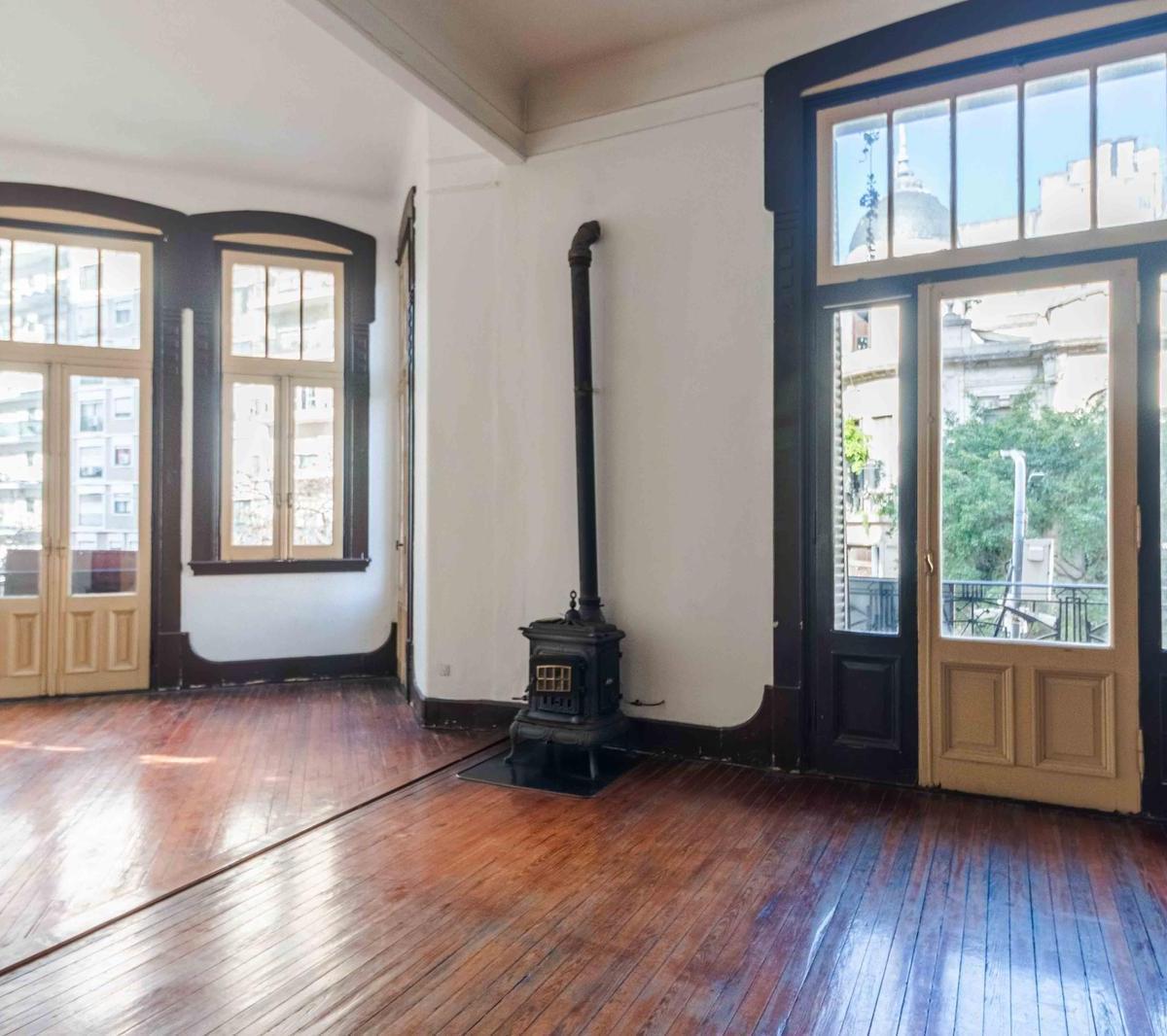 4 Dorm. en Edificio de Estilo con Detalles de Catagoría en Monserrat 1