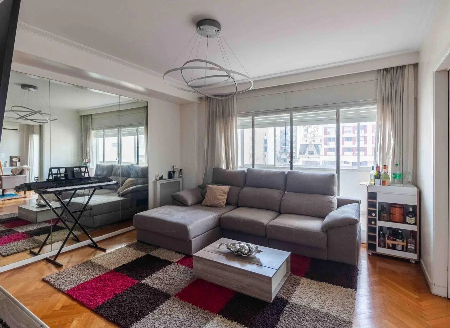 Amplio departamento en alquiler de 6 ambientes con cochera | Recoleta 5
