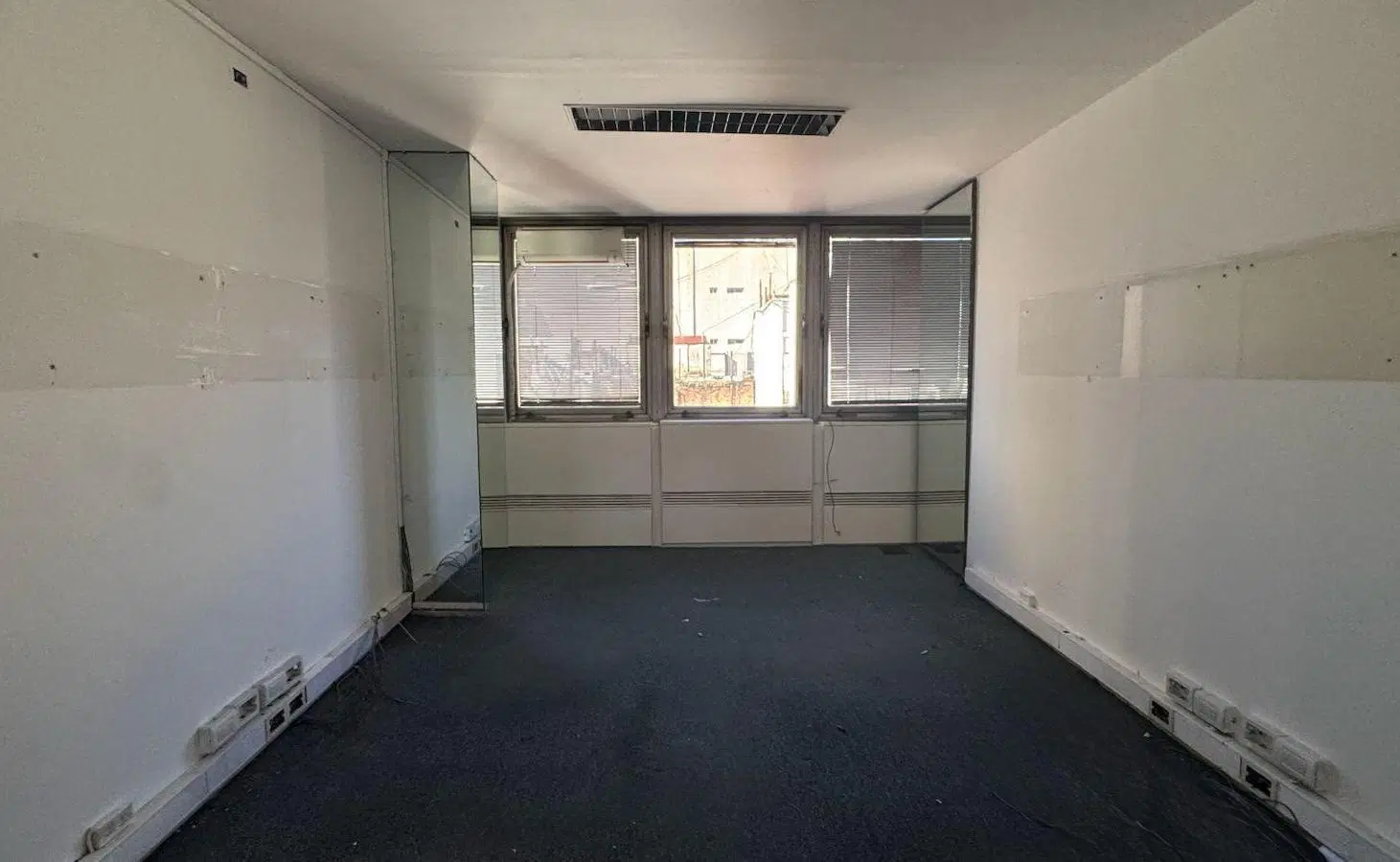 Oficina en venta. Piedras 77. Monserrat. 250 m². 2 cocheras 4