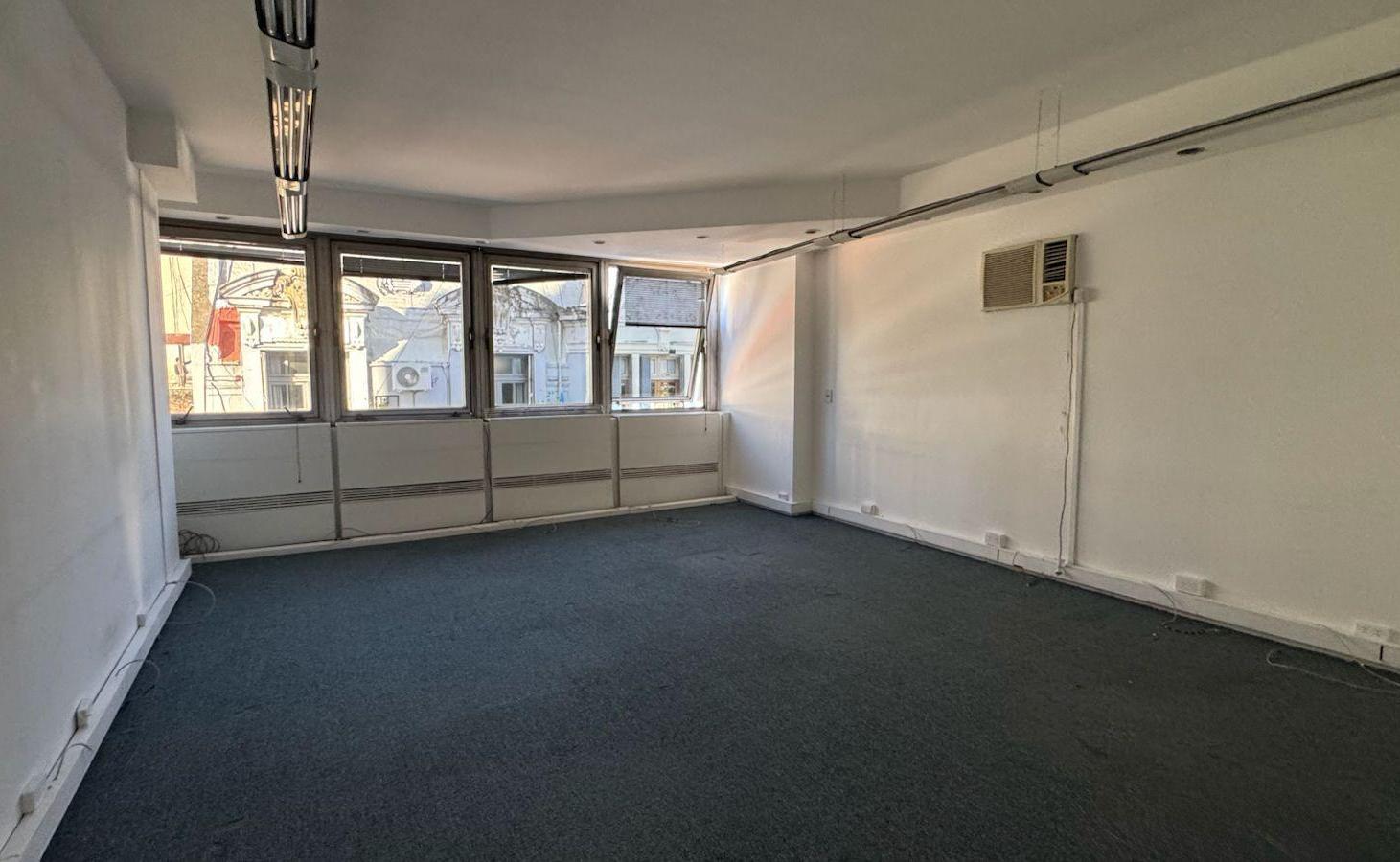 Oficina en venta. Piedras 77. Monserrat. 250 m². 2 cocheras