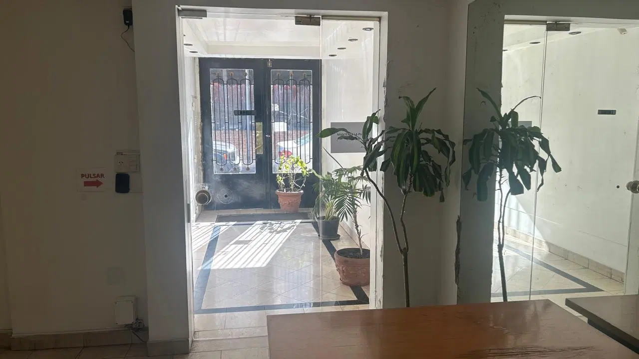 Oficina en venta. 8 ambientes. Monserrat. En esquina 5