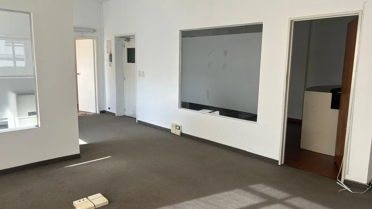 Oficina en venta. 8 ambientes. Monserrat. En esquina 1