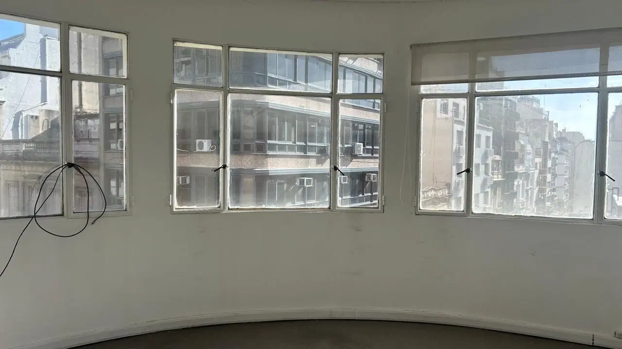 Oficina en venta. 8 ambientes. Monserrat. En esquina 4