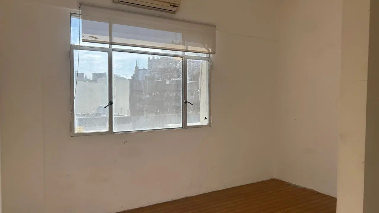 Oficina en venta. 8 ambientes. Monserrat. En esquina 8