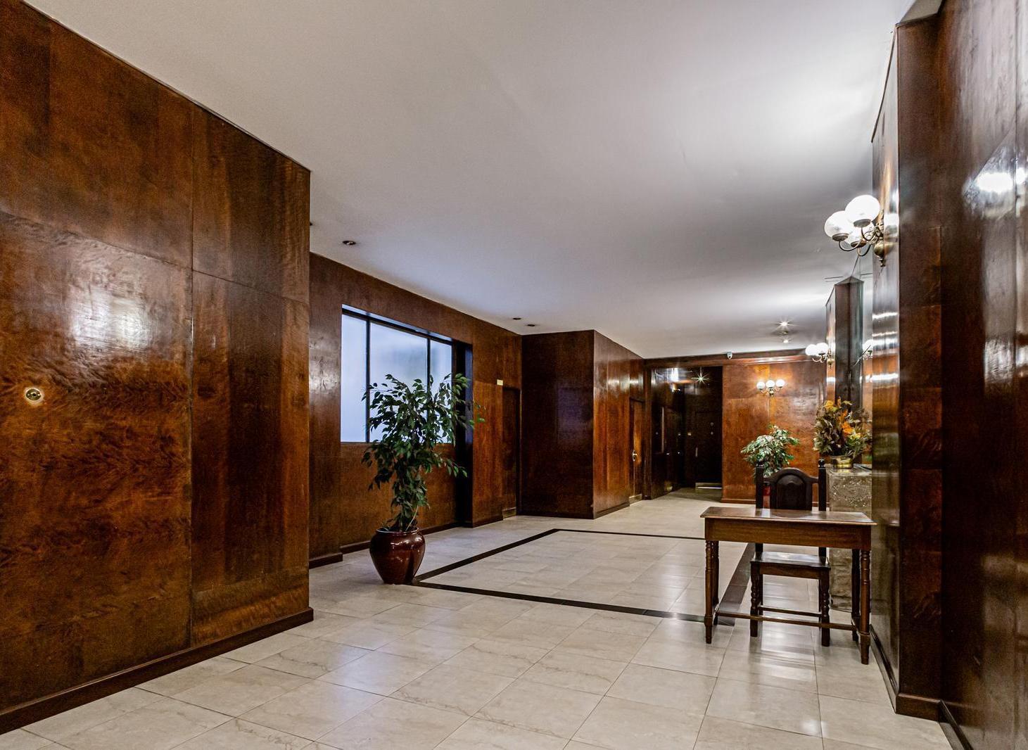Foto de Semipiso en venta de 5 ambientes con cochera. Bajas expensas – Recoleta, imagen 2