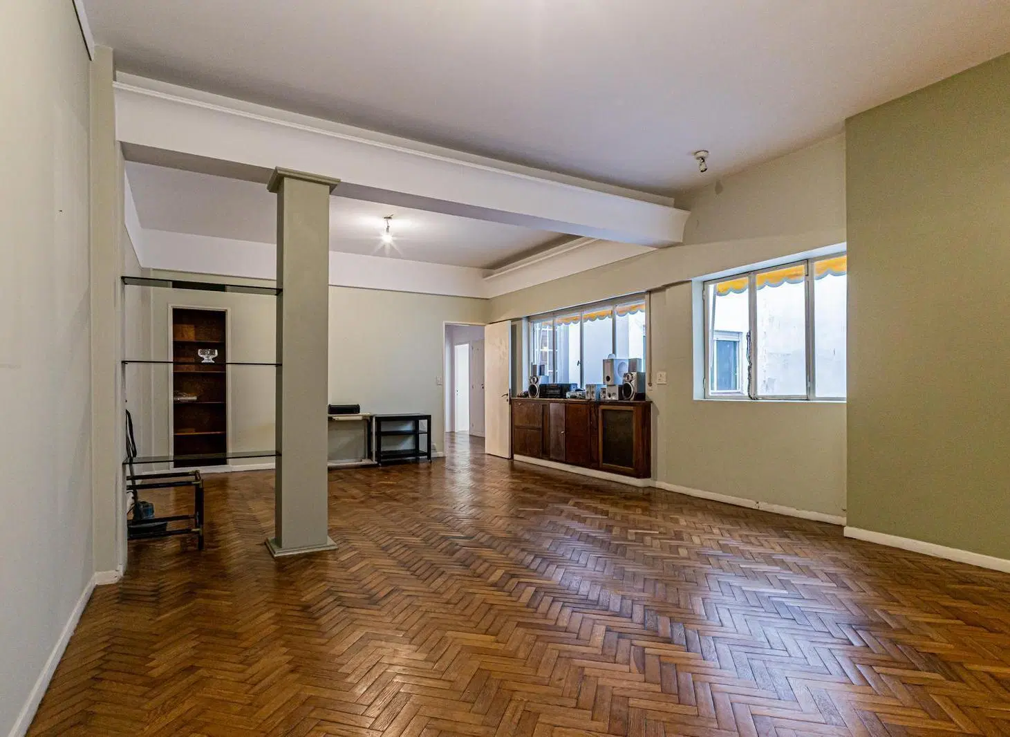 Semipiso en venta de 5 ambientes con cochera. Bajas expensas – Recoleta 2