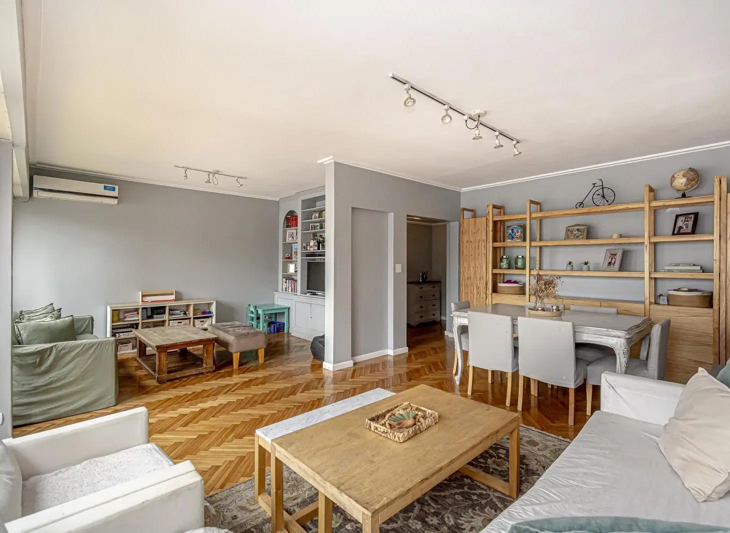 Semipiso en venta de 3 dormitorios racionalista en esquina – Recoleta 1