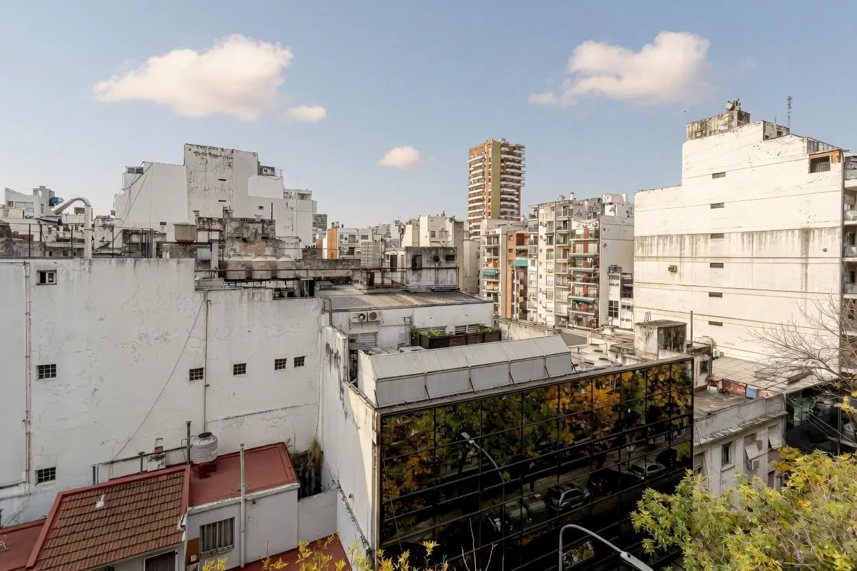 Semipiso en venta de 3 dormitorios racionalista en esquina – Recoleta 5