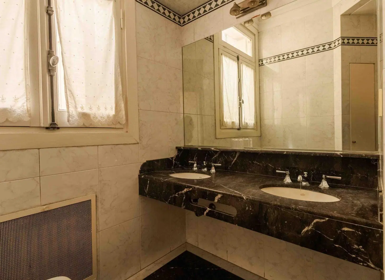 Piso único en edificio de categoría – Plaza Vicente López, Recoleta 3