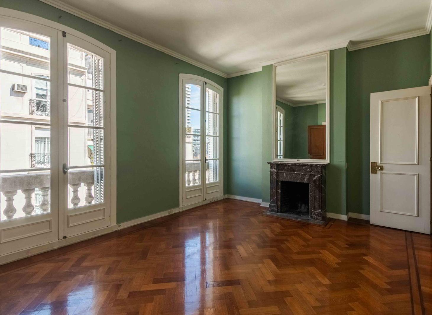 Piso único en edificio de categoría – Plaza Vicente López, Recoleta