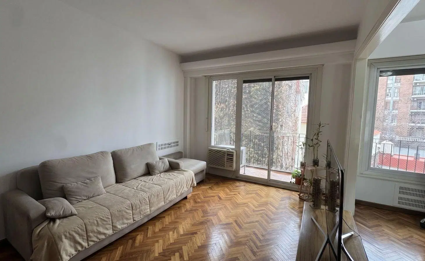 Departamento de 4 ambientes con balcón y dependencia – Recoleta 3