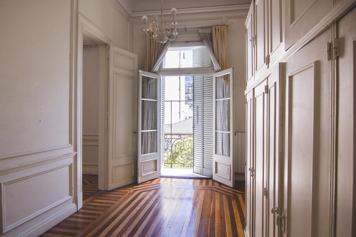 Foto de Departamento de 6 Ambientes. Estilo francés. Reciclado a nuevo, imagen 2