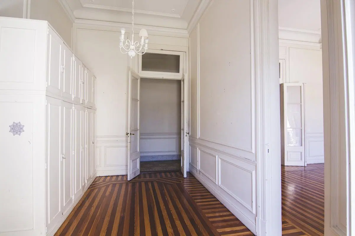 Departamento de 6 Ambientes. Estilo francés. Reciclado a nuevo. Balvanera 3