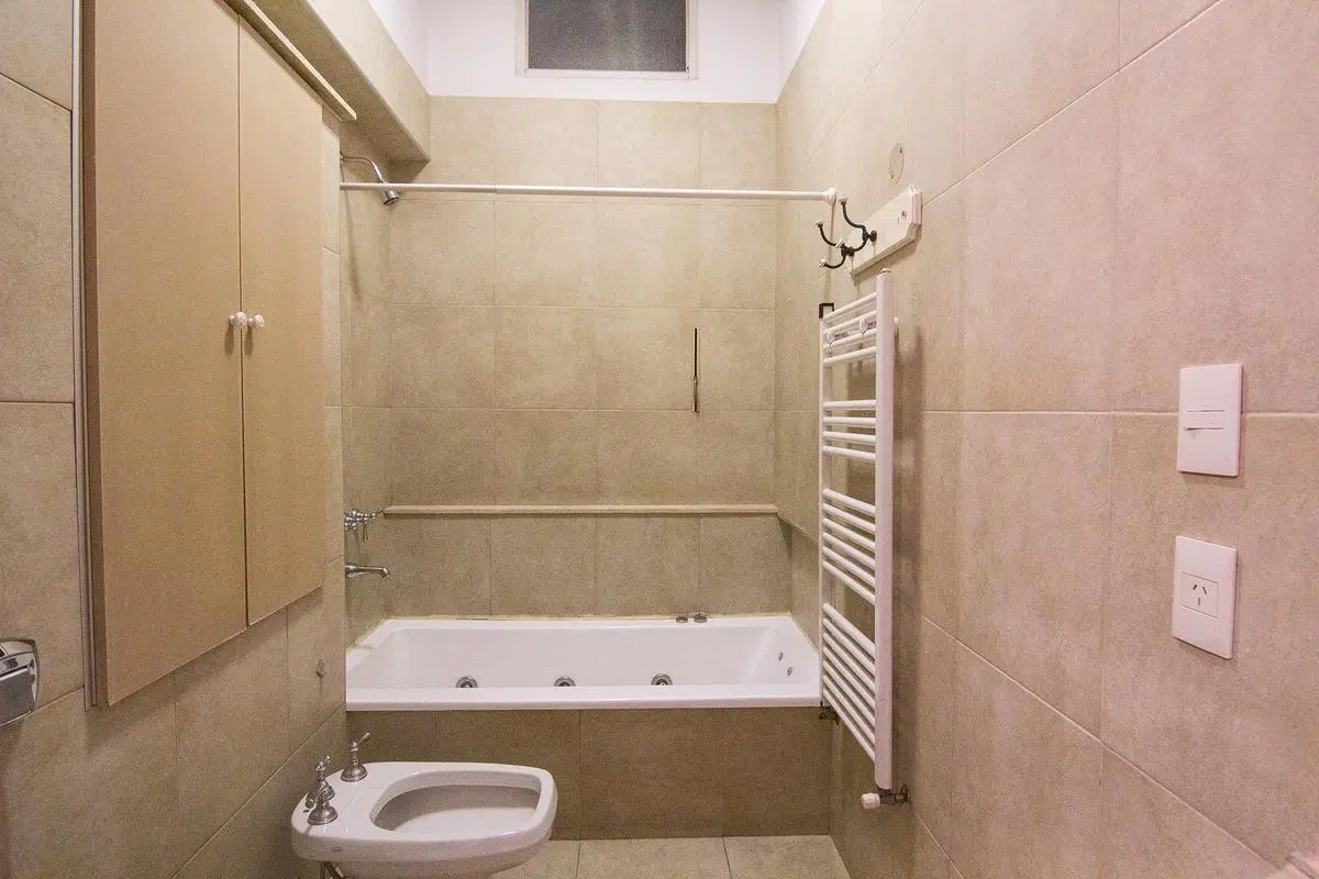 Departamento de 6 Ambientes. Estilo francés. Reciclado a nuevo. Balvanera 5