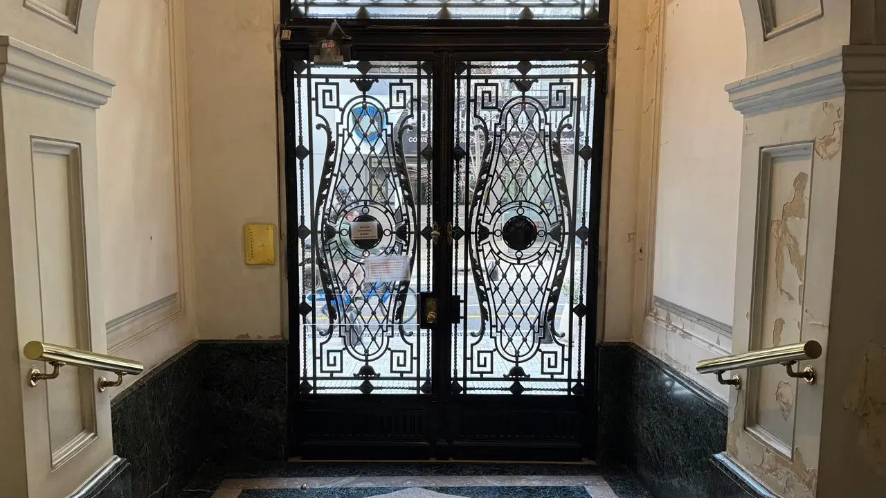 Exclusivo Piso Francés de Categoría 140m2,  2 Dorm. en Barrio Norte 3