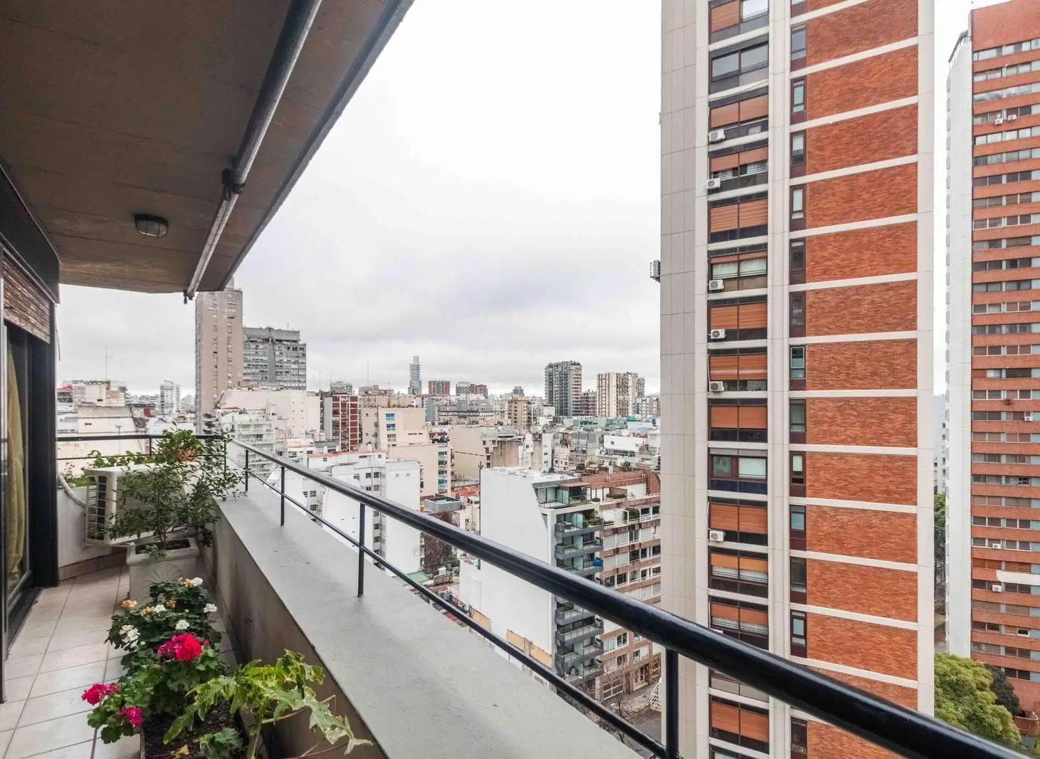 Piso alto en venta. Torre de categoría. 3 dormitorios. 2 cocheras. Palermo Chico 8