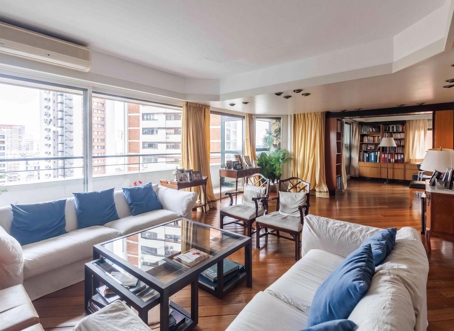Foto de Piso alto en venta. Torre de categoría. 3 dormitorios. 2 cocheras, imagen 2