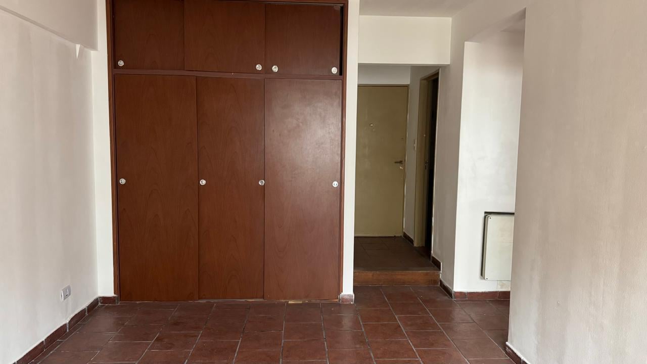 Foto de 2 ambientes en venta. Luminoso. Apto profesional. Vista abierta, imagen 3