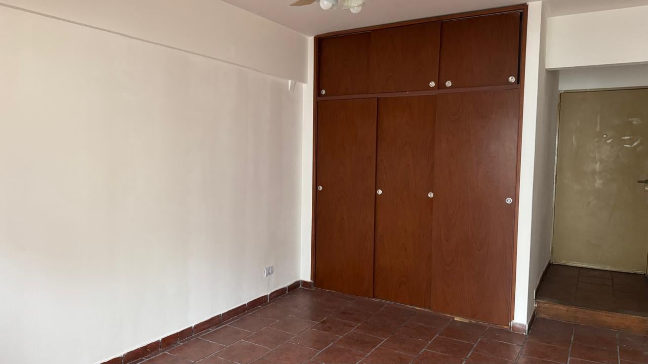 Foto de 2 ambientes en venta. Luminoso. Apto profesional. Vista abierta, imagen 4