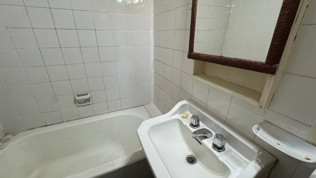 Foto de 2 ambientes en venta. Luminoso. Apto profesional. Vista abierta, imagen 1
