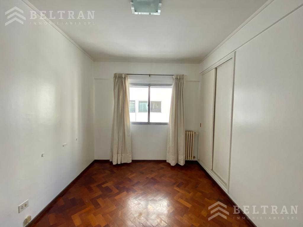 Sarmiento 400. Sólida Construcción. Excelente Estado. 2 Baños. Balcón. 5