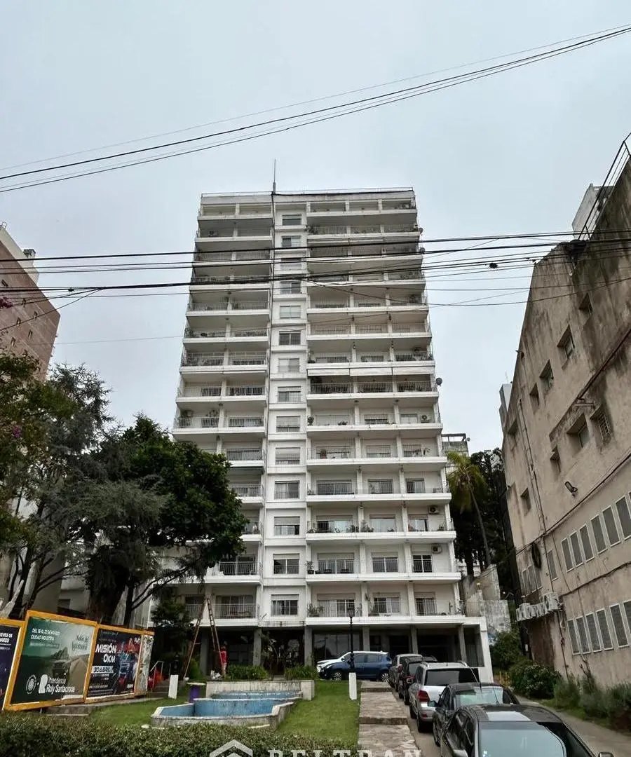 Departamento 3 dormitorios con vista al rio y al monumento. Cochera 2