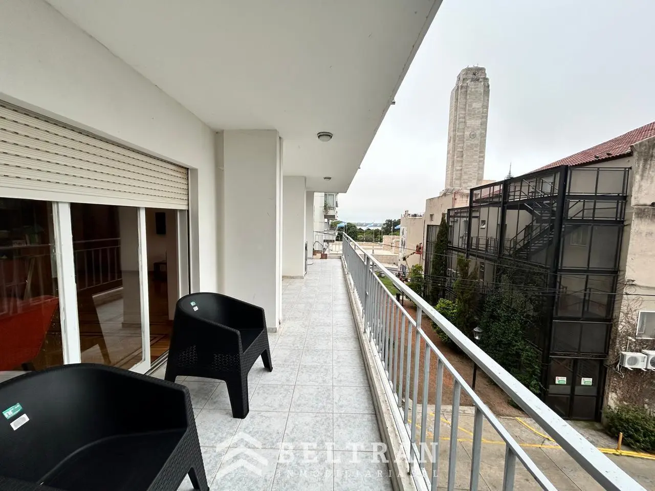 Departamento 3 dormitorios con vista al rio y al monumento. Cochera 3