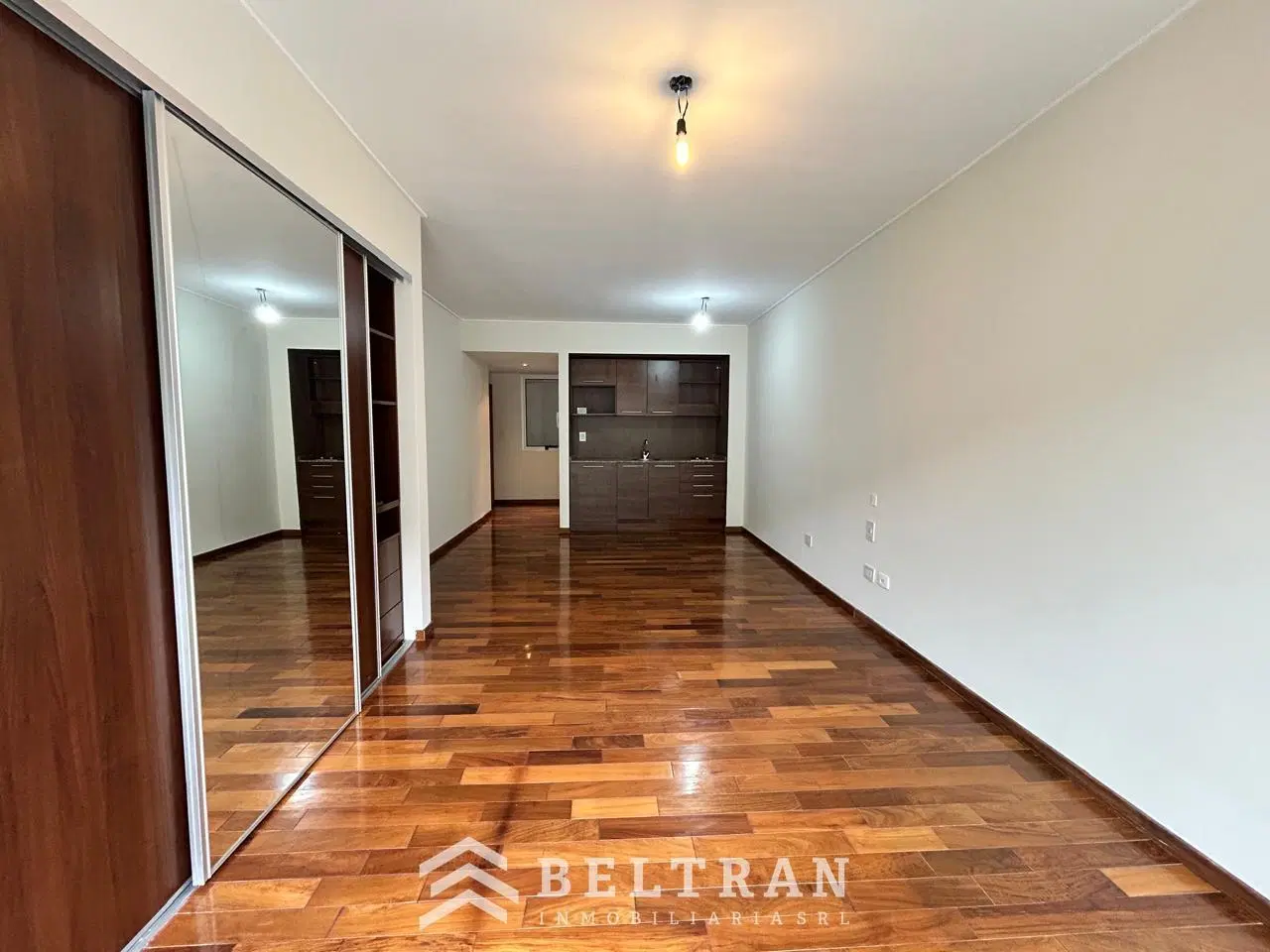Departamento monoambiente en Centro 3