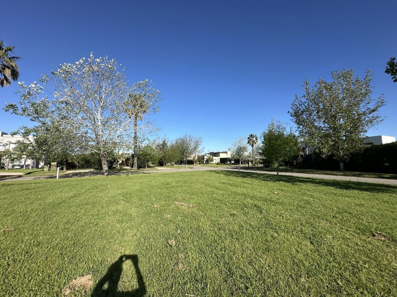 Espectacular lote en Puerto Roldan