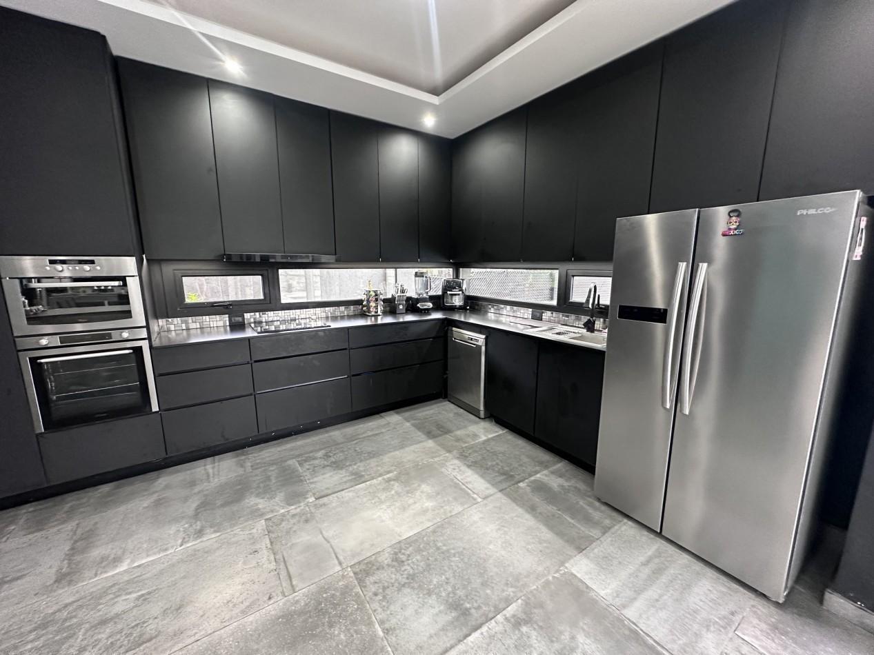 Foto de Increible Casa Premium 4 Dormitorios en Roldan, imagen 1