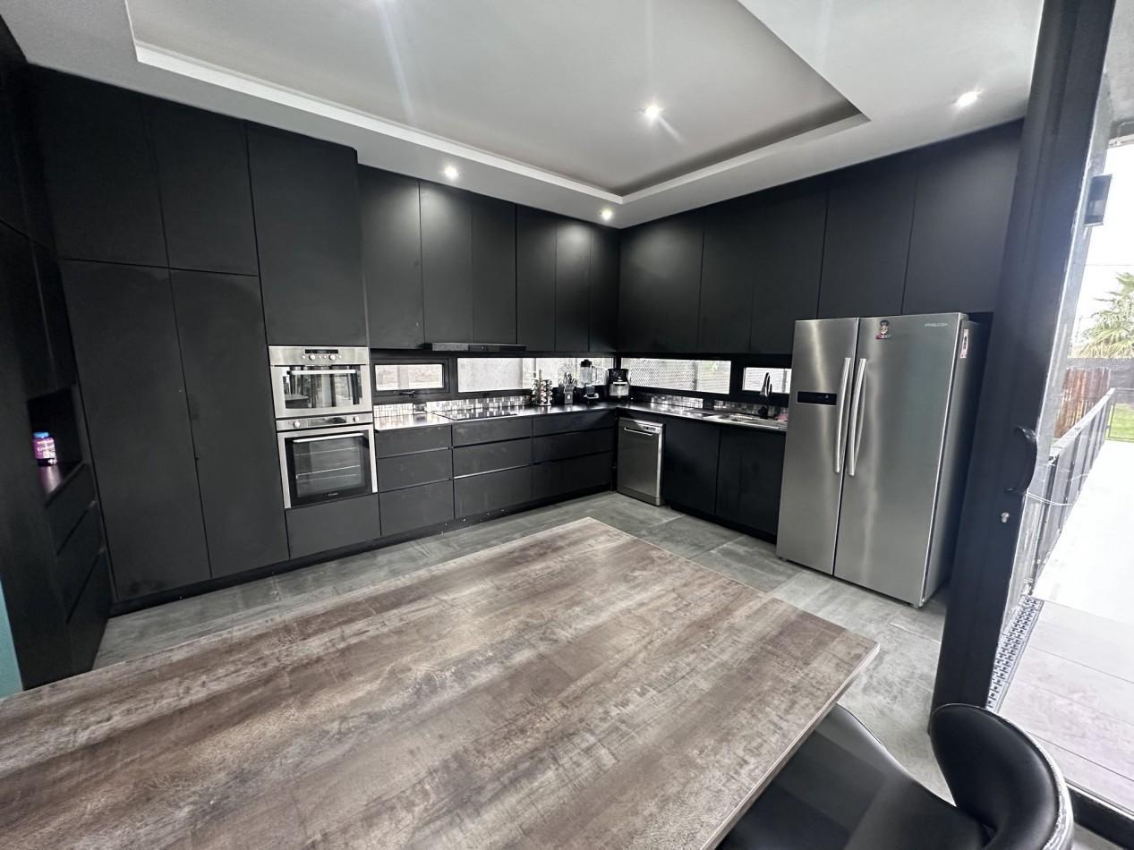 Foto de Increible Casa Premium 4 Dormitorios en Roldan, imagen 5