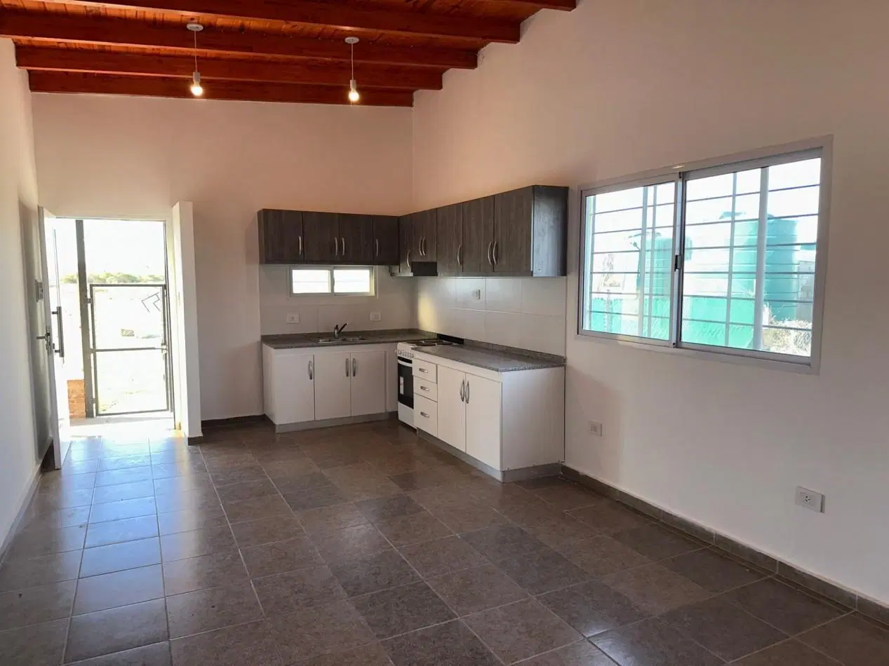 Casa Nueva con Piscina, Quincho y Sotano - Ibarlucea 2