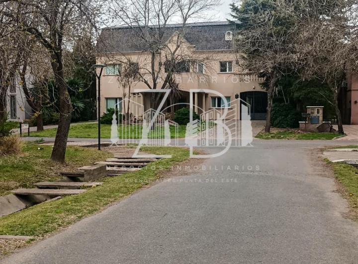 Casa en venta y alquiler en el Lauquen  2