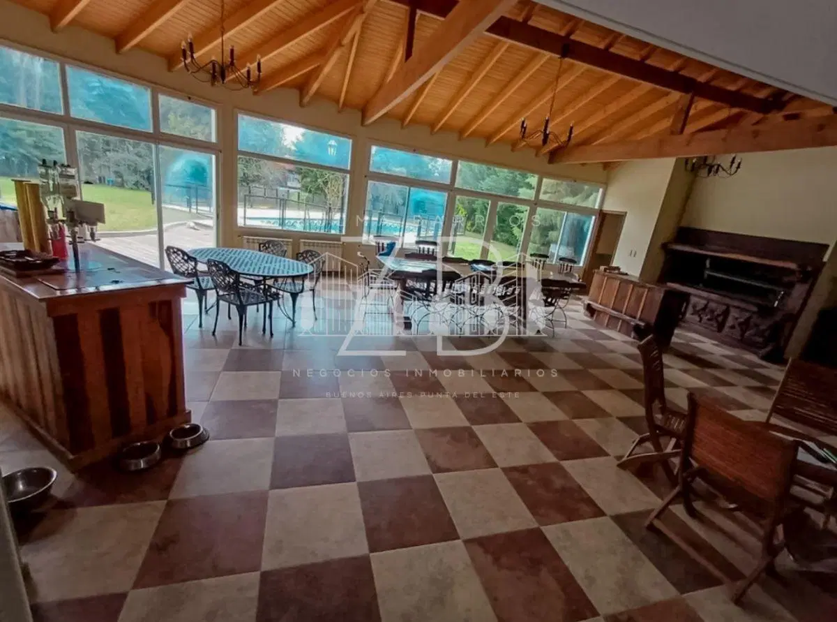 Preciosa casa en Alquiler y venta en El Lauquen 5