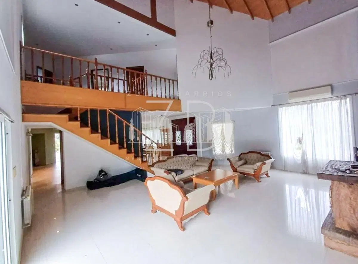 Preciosa casa en Alquiler y venta en El Lauquen 4