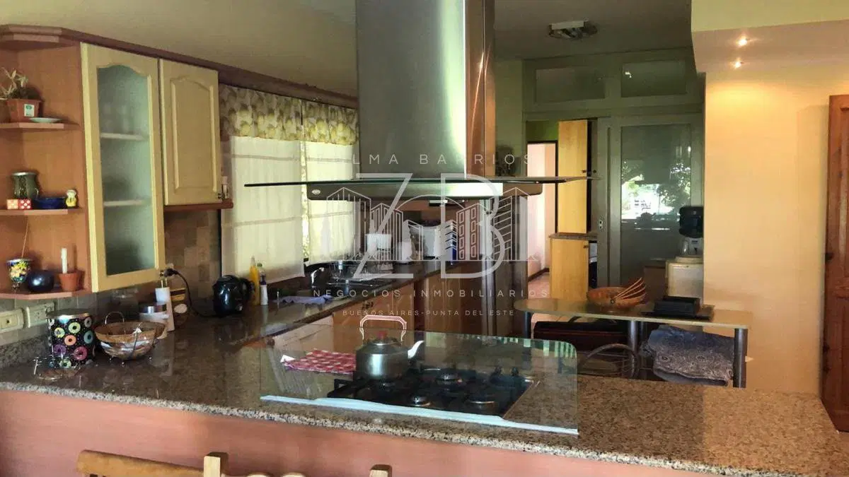 Espectacular casa en Alquiler en El Lauquen 4