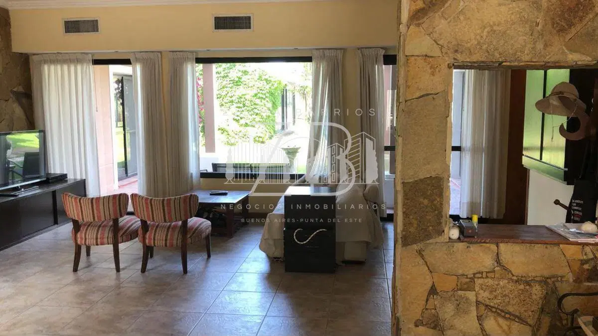 Espectacular casa en Alquiler en El Lauquen 2