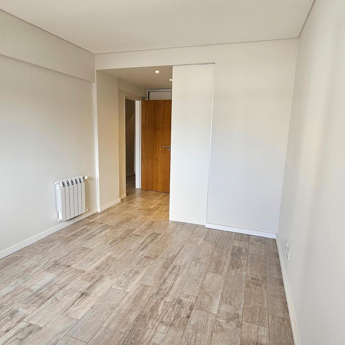Foto de DEPARTAMENTO DE DOS DORMITORIOS DUPLEX VENTA TERRAZA Y PARRILLERO, imagen 3