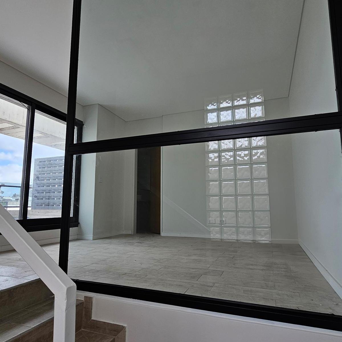 Foto de DEPARTAMENTO DE DOS DORMITORIOS DUPLEX VENTA TERRAZA Y PARRILLERO, imagen 2