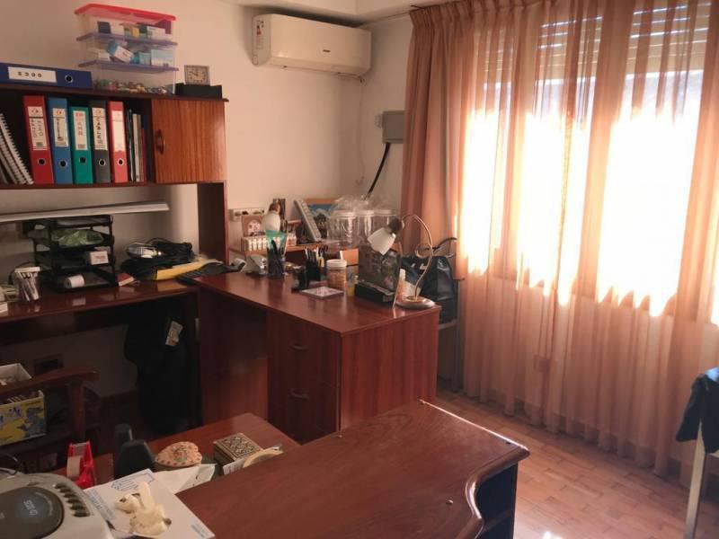 Caseros Al 100. Casa de 3 Dorm.. 2