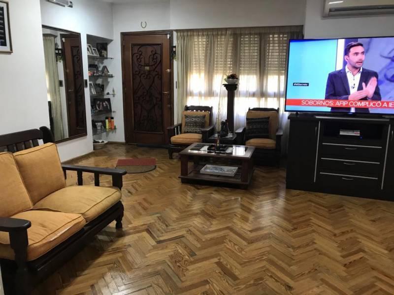 Caseros Al 100. Casa de 3 Dorm.. 4