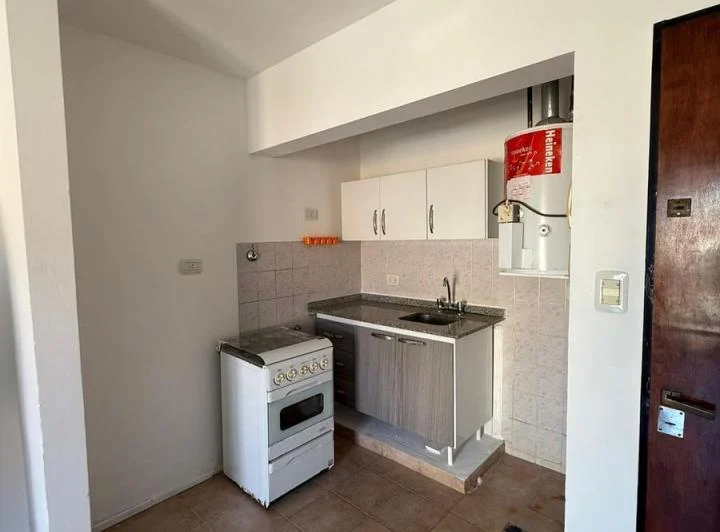 DEPARTAMENTO DE UN DORMITORIO POR ESCALERA ALQUILER LUIS AGOTE ROSARIO 3