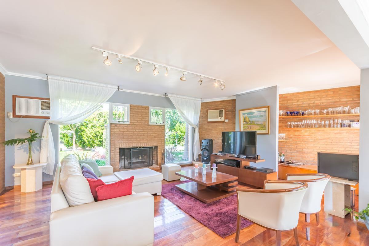 CASA DE CUATRO DORMITORIOS VENTA BARRIO CERRADO PISCINA EXCLUSIVA ALDEA FISHERTON ROSARIO