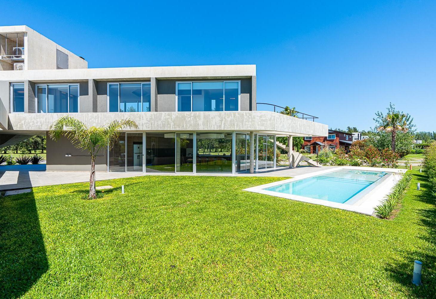 CASA PREMIUM DE CUATRO DORMITORIOS VENTA PILETA Y QUINCHO ROLDAN ROSARIO