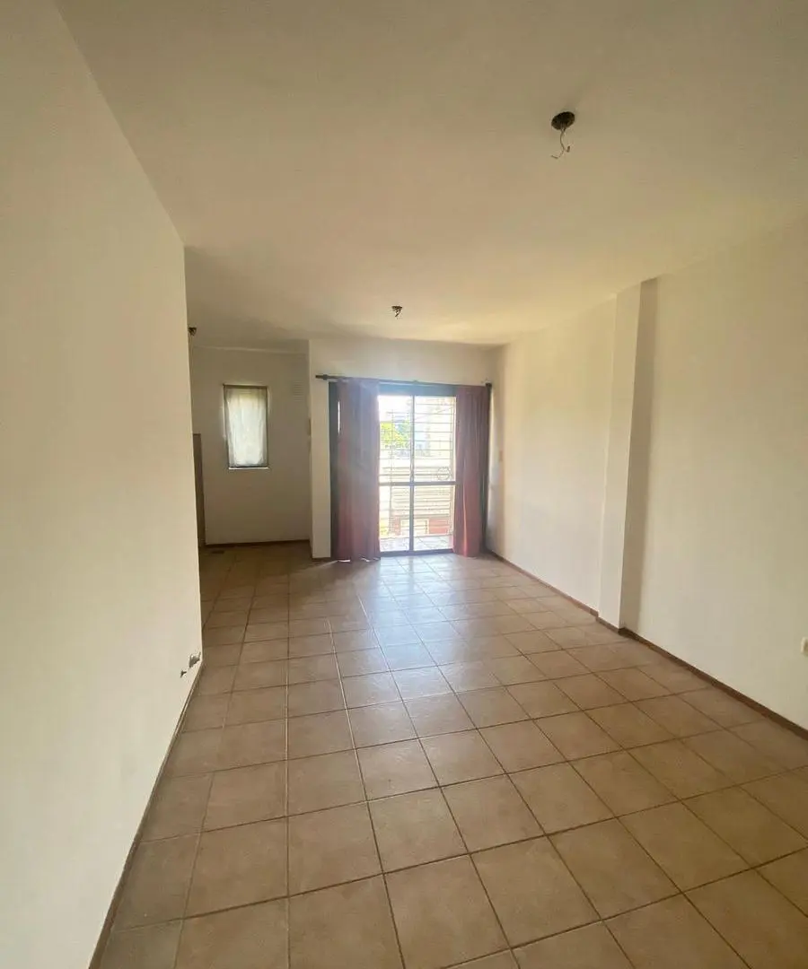 San Lorenzo 3800. Un dormitorio de Escalera 5