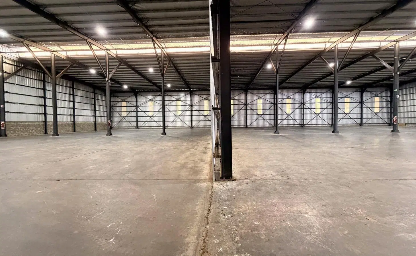 GALPON INDUSTRIAL DE 2500M2 ALQUILER DIVERSOS USOS COMERCIALES ROSARIO 5